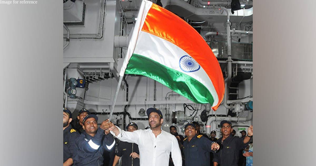 Salman Khan extends wishes on 76th Independence Day, posts picture with Indian Flag